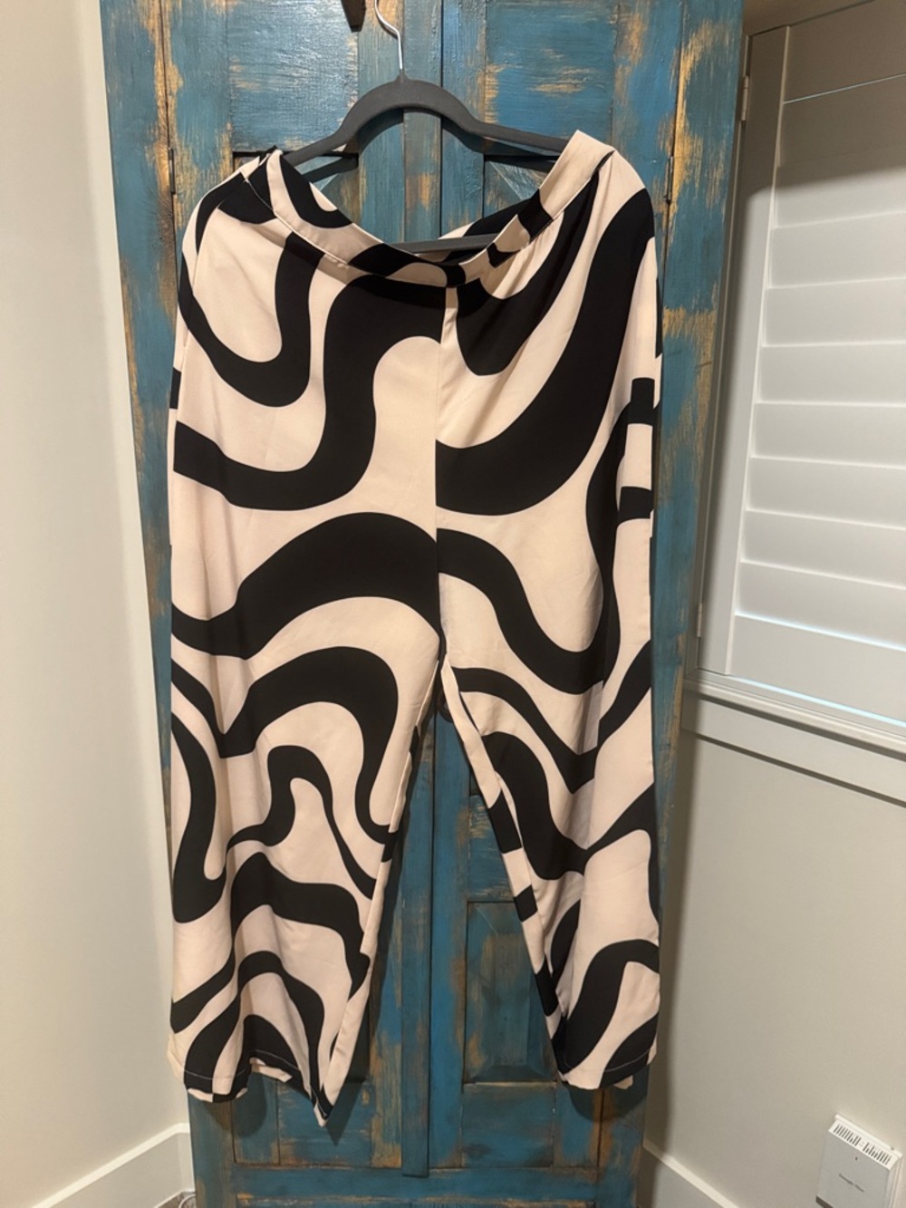Wavy Print Wide-Leg Pants - Black & Cream
